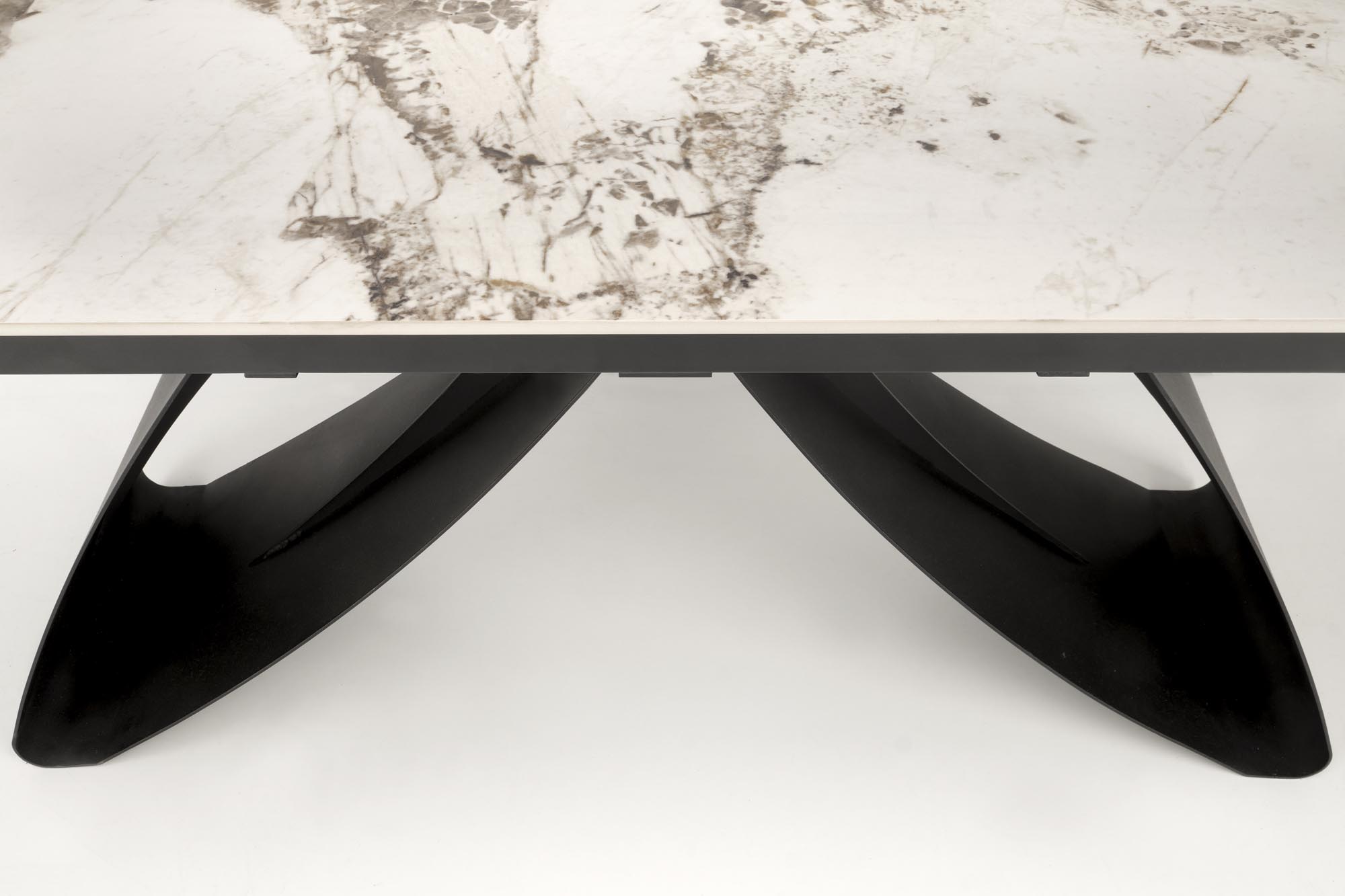 Stół rozkładany Hilario 180-260x90 cm - biały marmur / czarne nogi Stół rozkładany Hilario 180-260x90 cm - biały marmur / czarne nogi